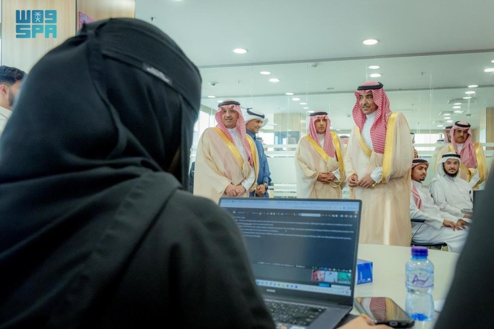 وزير الإعلام يفتتح أكاديمية "واس" للتدريب الإخباري في الرياض