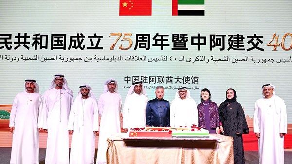 قرقاش والصايغ يحضران حفل السفارة الصينية باليوم الوطني الـ 75