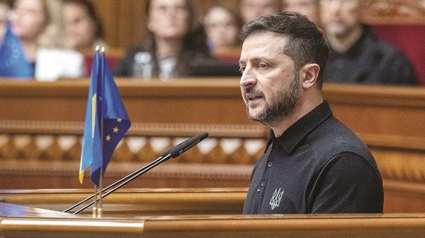 الرئيس الأوكراني يعرض «خطة النصر»