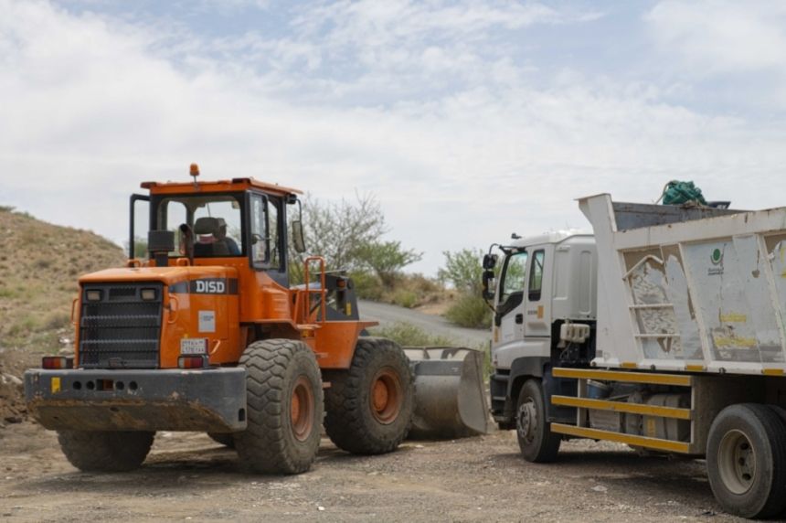 الطائف.. إزالة 1800 متر مكعب من مخلفات البناء خلال شهر
