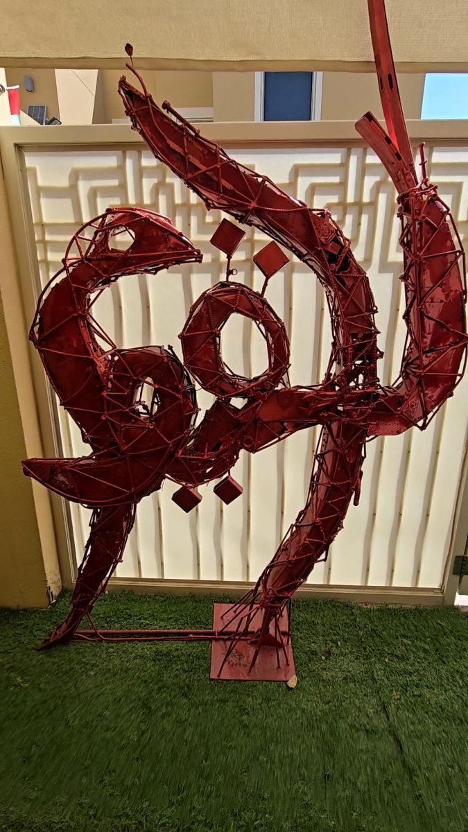 بعد احتراق أعماله: الفنان الإماراتي جلال لقمان يعود بمعرض في دبي