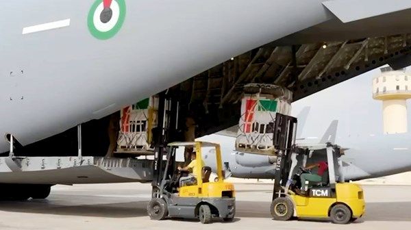 «طيور الخير» تنفذ الإسقاط الجوي الـ51 للمساعدات الإغاثية على قطاع غزة