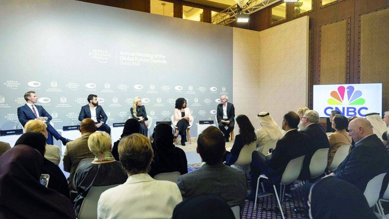 الامارات | خبراء دوليون: الذكاء الاصطناعي يقود التغيرات في سوق العمل