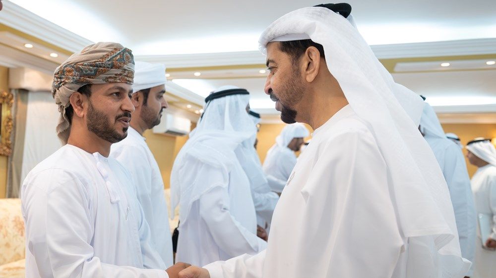 حمدان بن زايد يشهد جانباً من منافسات مهرجان الظفرة للهجن 2024