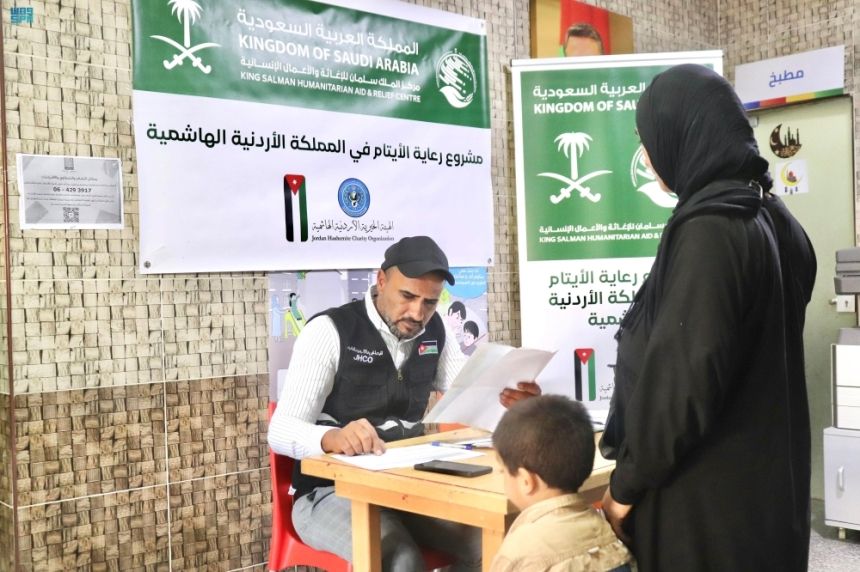 في 4 دول.. مركز الملك سلمان يوزع مساعدات ويدشن مشروع رعاية الأيتام 