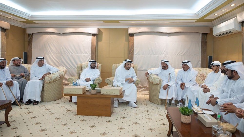 حمدان بن زايد يشهد جانباً من منافسات مهرجان الظفرة للهجن 2024