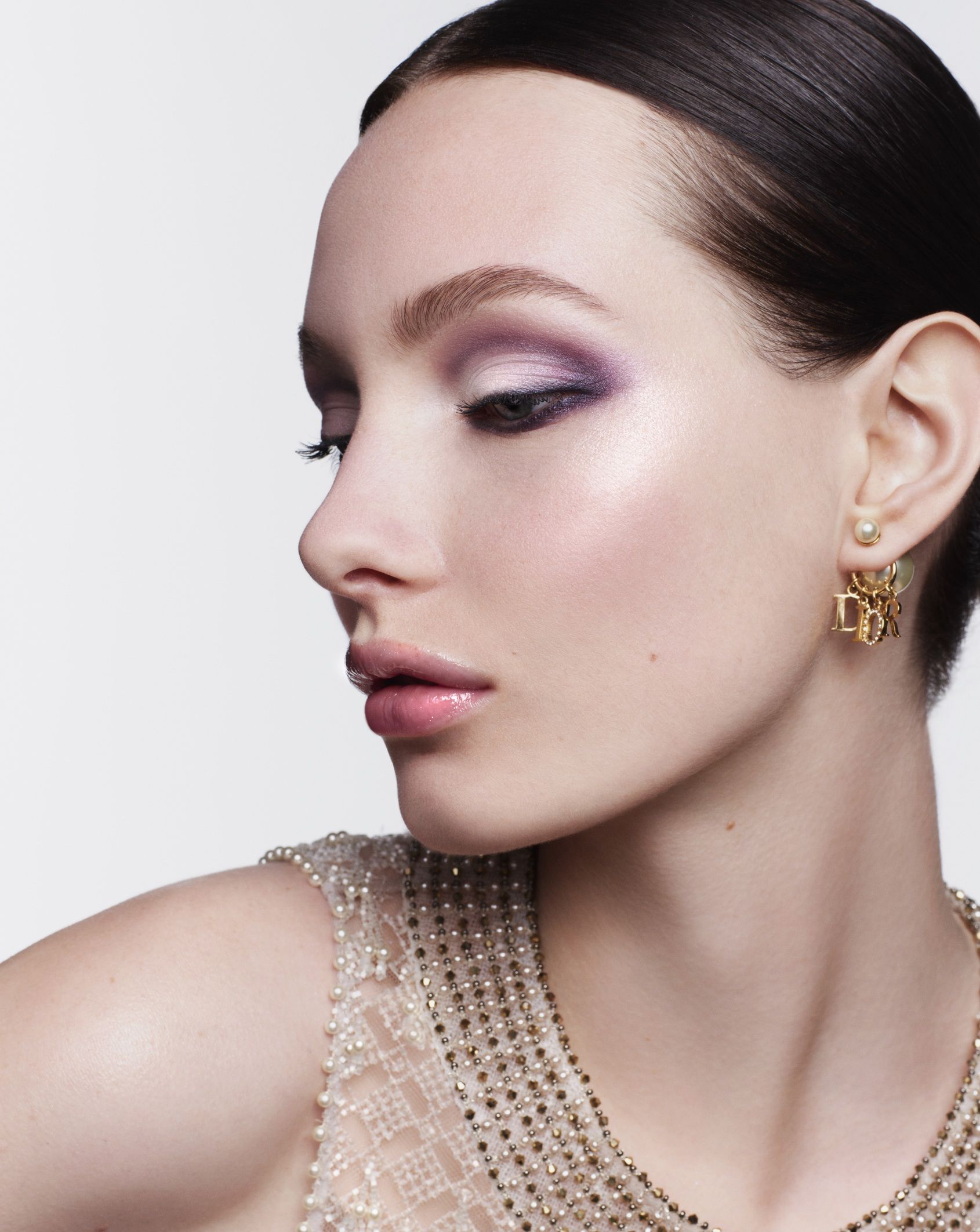 مجموعة Dior Backstage تضفي لمسات جمالية مشرقة تضيء مناسباتك