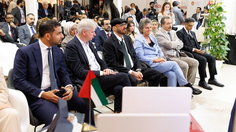 جمال السويدي يوقّع كتاب «صاحب السمو الشيخ محمد بن زايد آل نهيان.. إضاءات في مسيرة رجل الإنسانية» بمعرض فرانكفورت الدولي