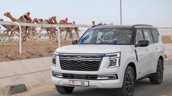 حمدان بن زايد يشهد جانباً من منافسات مهرجان الظفرة للهجن 2024