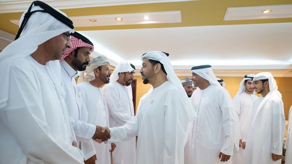 حمدان بن زايد يشهد جانباً من منافسات مهرجان الظفرة للهجن 2024