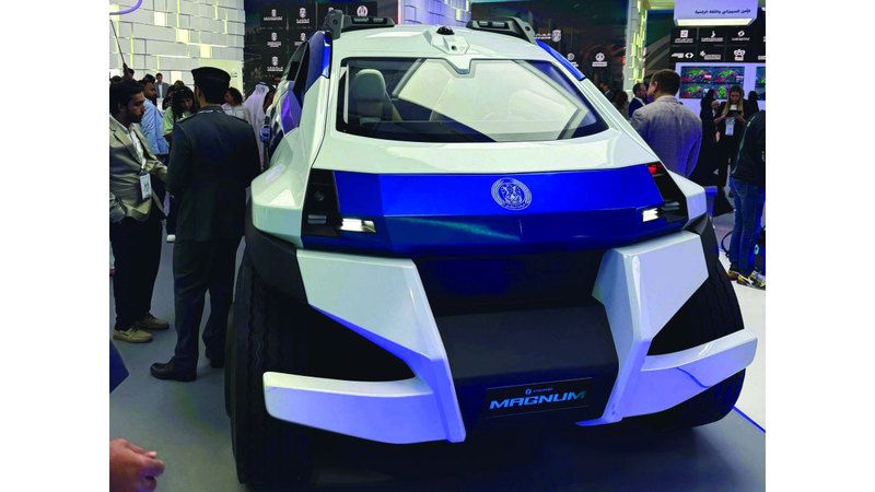 الامارات | دورية شرطية ذاتية القيادة لرصد السلوك الإجرامي والمناطق الوعرة