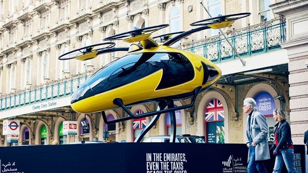 تاكسي الإمارات «الطائر» يحلق في لندن