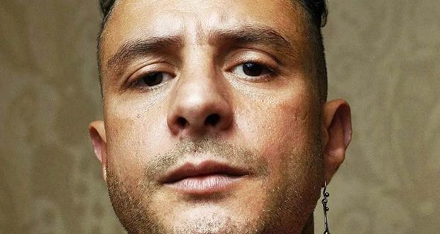 أحمد الفيشاوي يغادر مصر بسبب “سفاح التجمع”