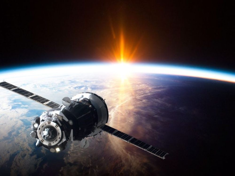 عواصف شمسية تهدد الأرض بـ"أسابيع دون اتصالات".. ماذا لو ضربت الكوكب؟