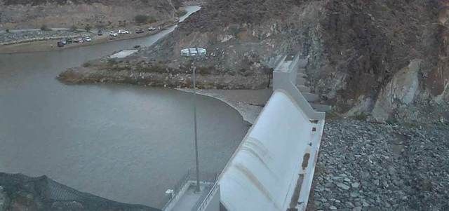 الامارات | مشروعات سدود وقنوات مائية في 13 منطقة سكنية بالإمارات