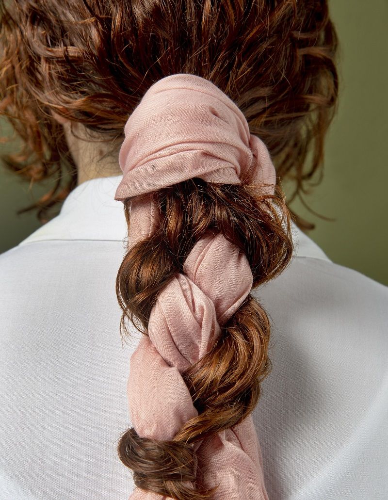 لمناسبة أكتوبر الوردي.. أكسسوارت شعر زهرية ناعمة تزيد تسريحاتك جمالاً