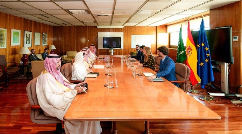 وزير الصناعة يبحث جذب شركات التعدين الإسبانية للاستثمار بالمملكة