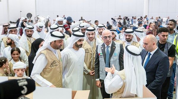 حملة «الإمارات معك يا لبنان» تَجْمَعُ 250 طناً من المساعدات الإغاثية