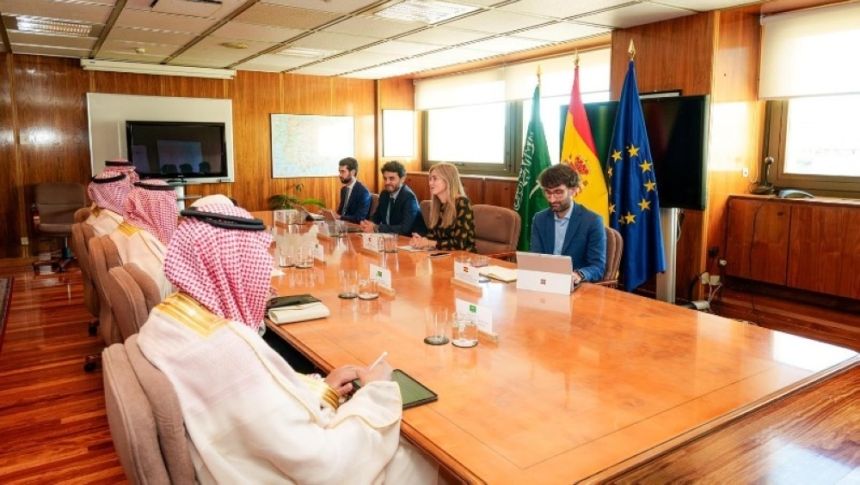 وزير الصناعة يبحث جذب شركات التعدين الإسبانية للاستثمار بالمملكة