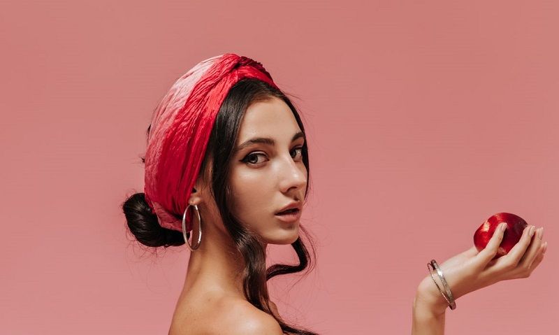 لمناسبة أكتوبر الوردي.. أكسسوارت شعر زهرية ناعمة تزيد تسريحاتك جمالاً