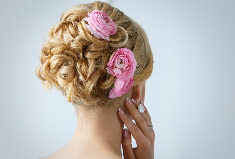 لمناسبة أكتوبر الوردي.. أكسسوارت شعر زهرية ناعمة تزيد تسريحاتك جمالاً