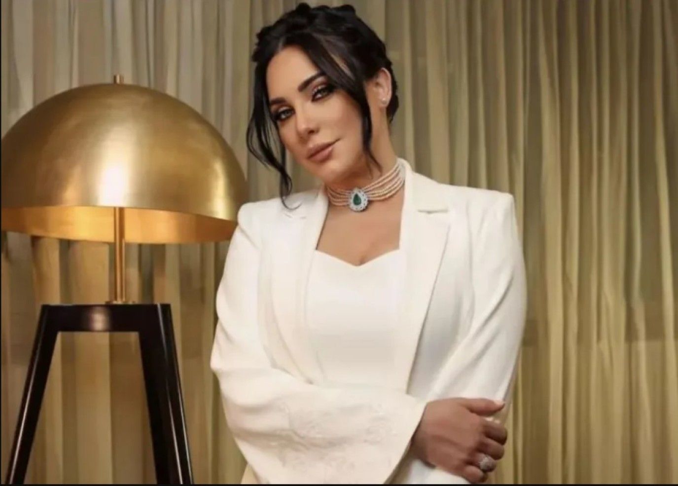 سلاف فواخرجي تعتذر رسمياً عن مسلسل حكاوي المدينة مع حورية فرغلي