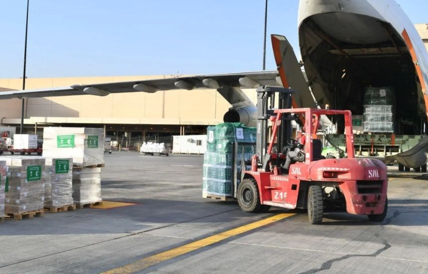 مغادرة الطائرة السعودية الثامنة لإغاثة الشعب اللبناني