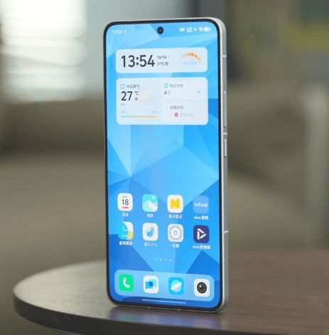 تكنولوجيا: صور حية توضح الإختلاف بين تصميم iQOO 13 وهاتف Vivo X200 Pro Mini