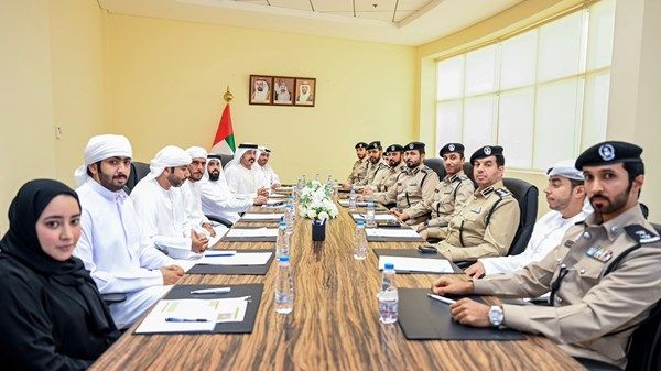 «شرطة الشارقة» تناقش جاهزيتها لموسم الشتاء