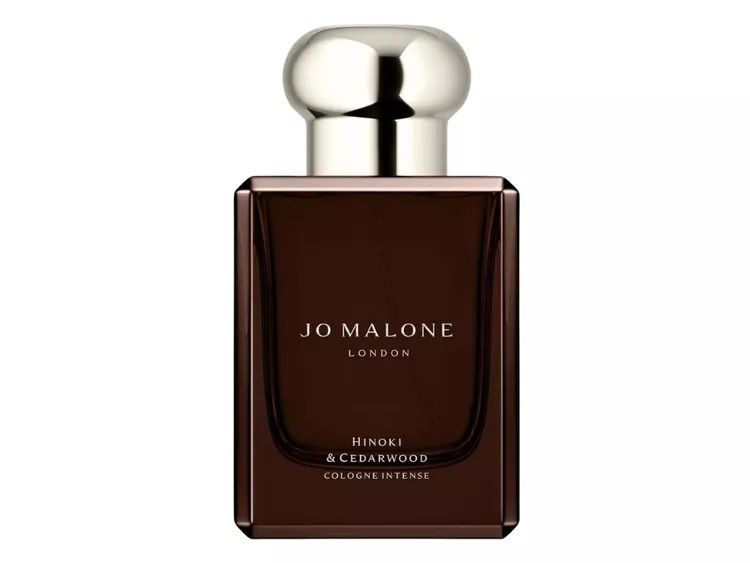 7 عطور منعشة مفضّلة لدينا للخريف: مثالية للباحثات عن رائحة مميزة جديدة