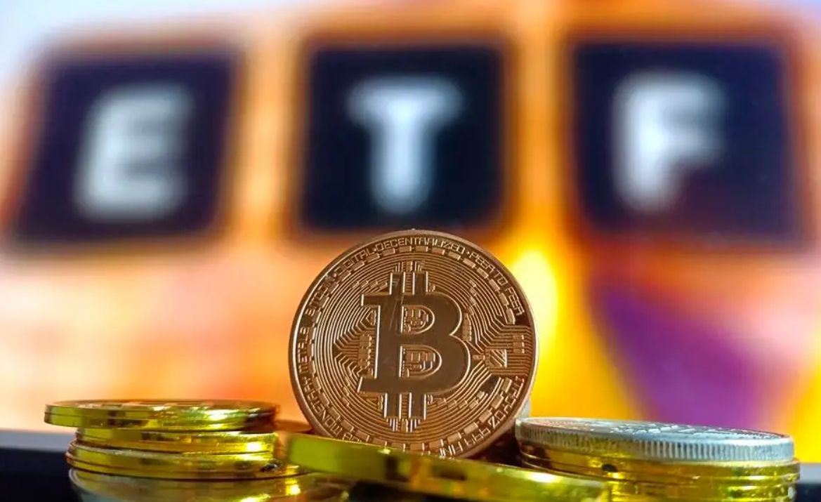 مدير تنفيذي في “بلاك روك”: 75% من استثمارات صناديق ETF البيتكوين تأتي من عشاق الكريبتو وليس من الشركات!