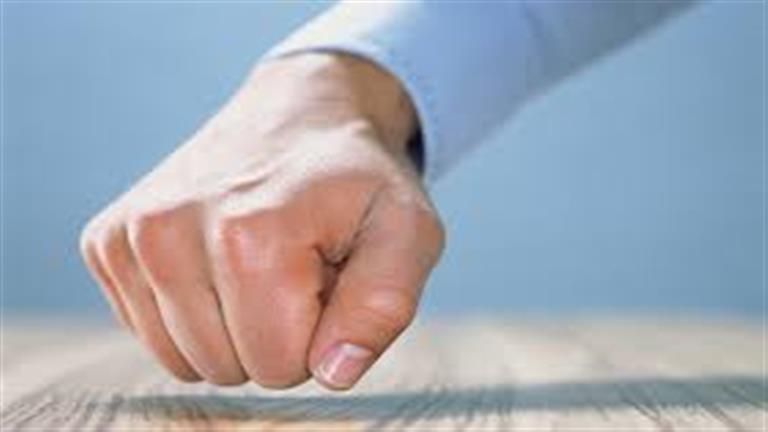 سر عبارة "امسك الخشب".. هل فعلا تحمينا من الحسد؟