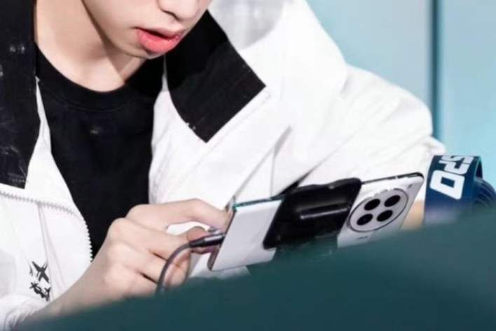 تكنولوجيا: تسريب صورة لهاتف OnePlus 13 بألوان متعددة