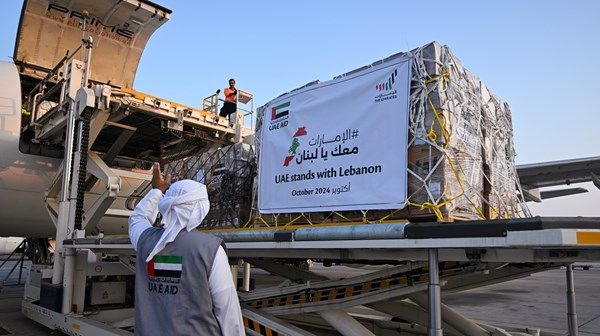 الإمارات ترسل الطائرة الـ12 تحمل 40 طناً من المساعدات للأشقاء اللبنانيين