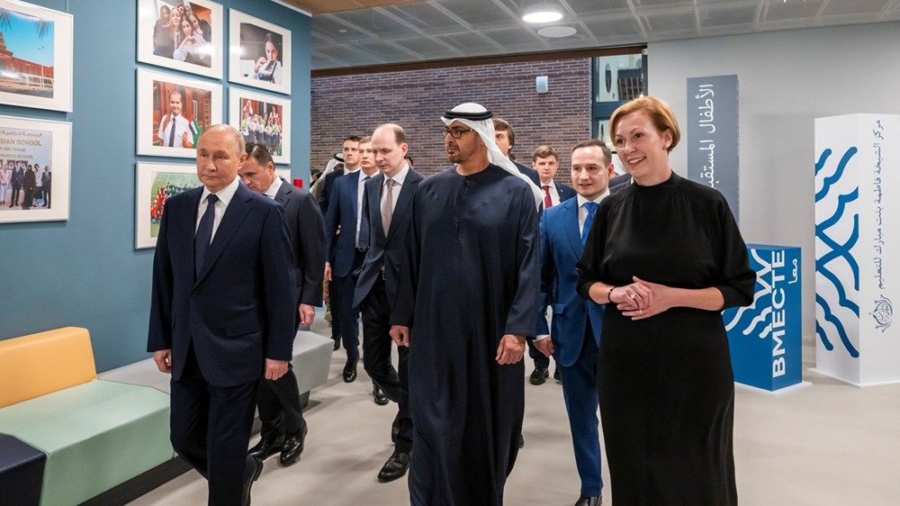 رئيس الدولة والرئيس الروسي يفتتحان مركز الشيخة فاطمة بنت مبارك للتعليم في مدرسة بريماكوف