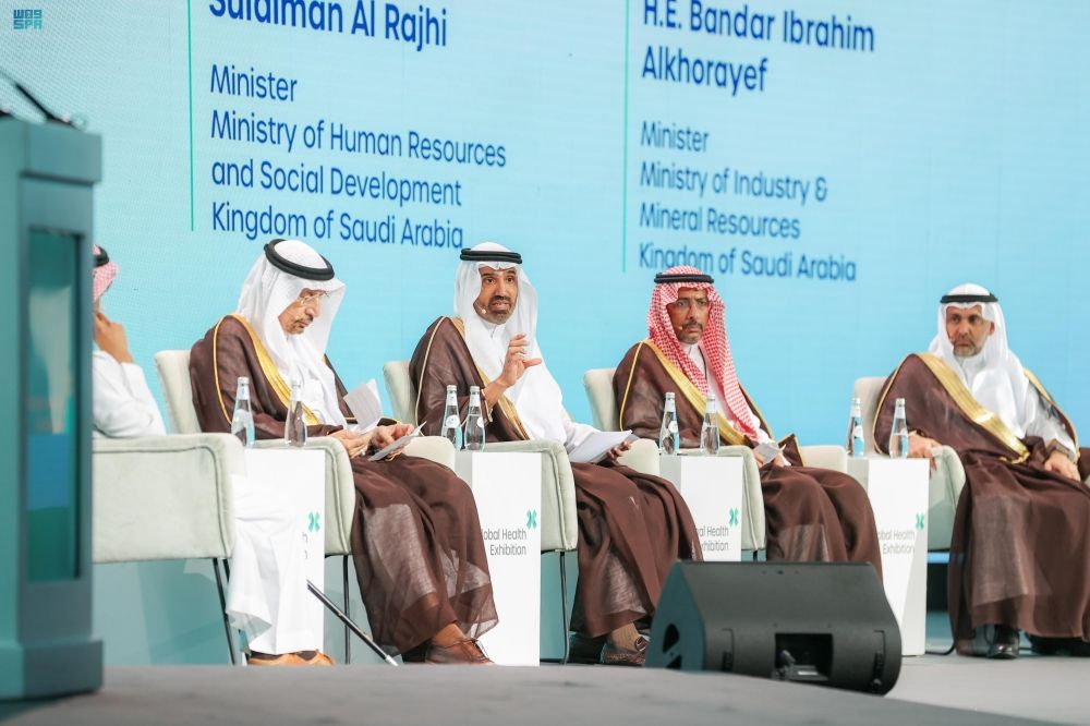 وزير الموارد البشرية: الشباب السعودي أثبت كفاءته العالية في سوق العمل