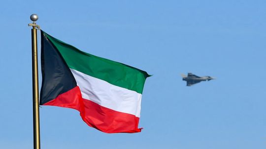 الخليج اليوم .. الجيش الكويتي يصدر بيانا حول أنباء عن "رحلات جوية لنقل أسلحة من قاعدة علي السالم إلى إسرائيل