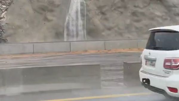 أمطار متفاوتة الغزارة على مناطق من الدولة