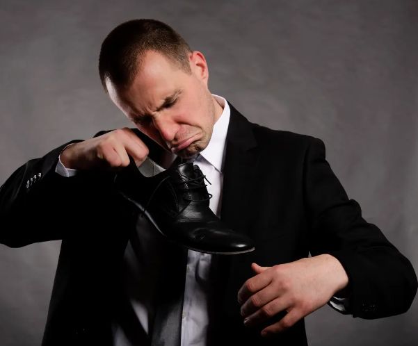 الامارات | هواية غير لائقة تودي بشاب يوناني إلى المحكمة