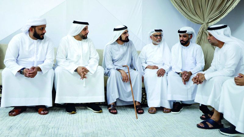 الامارات | محمد بن راشد يقدم واجب العزاء في وفاة الإعلامي أحمد المنصوري