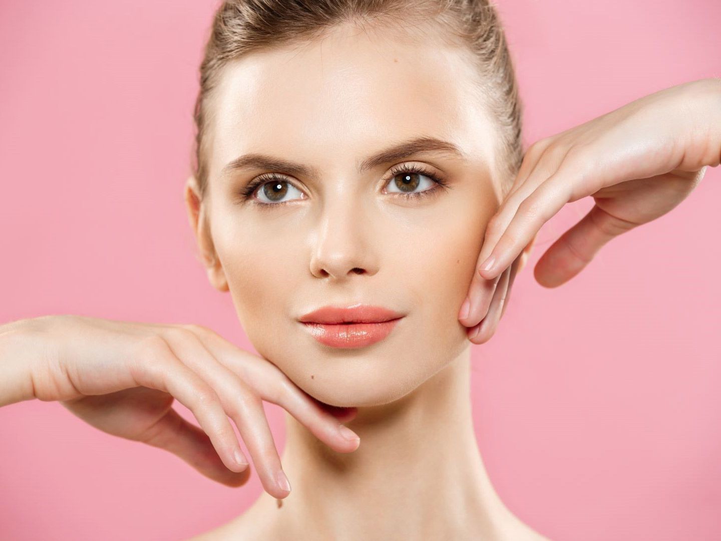 دليل كامل وشامل لروتين العناية بالبشرة على مدار 12 شهراً وفق اختصاصي