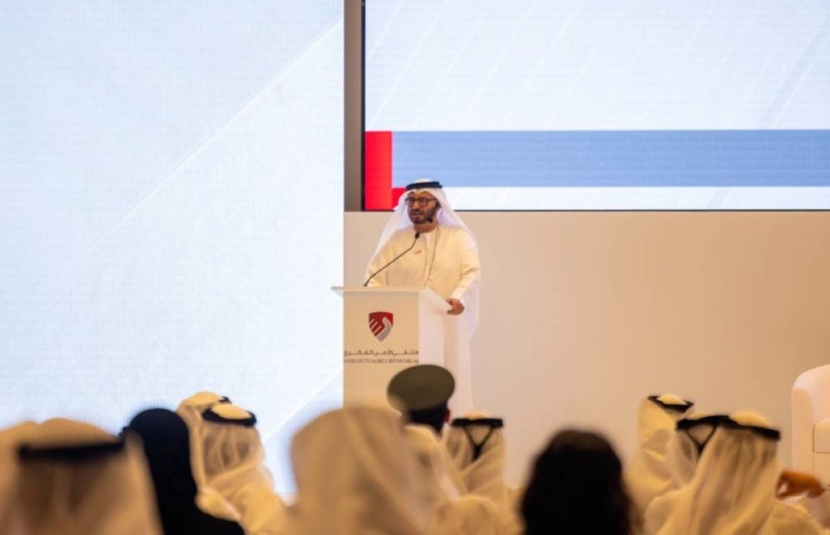 الخليج اليوم .. أنور قرقاش: الإمارات قائمة على الاعتدال والتسامح ولا تهاب التحديات