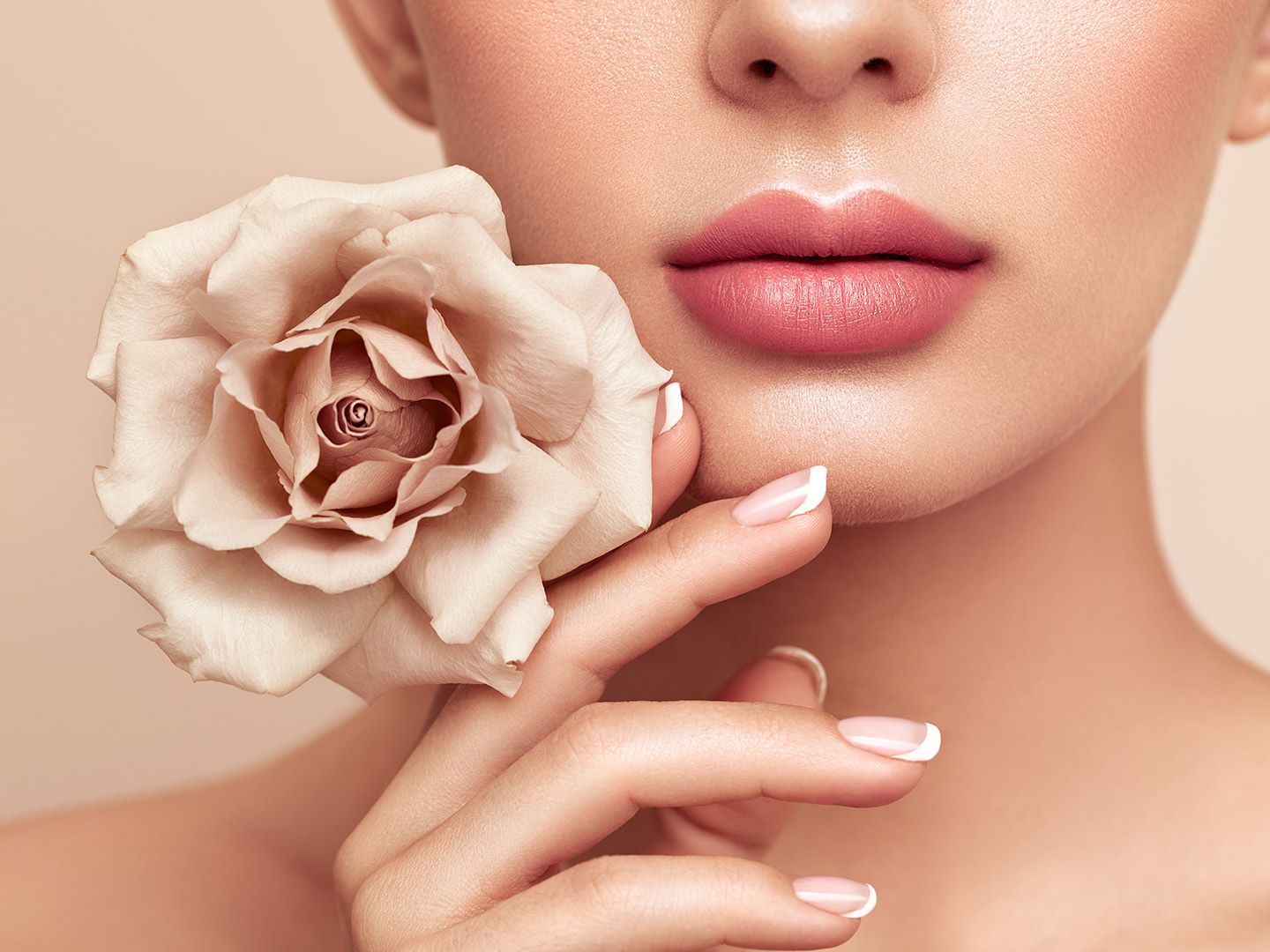 دليل كامل وشامل لروتين العناية بالبشرة على مدار 12 شهراً وفق اختصاصي