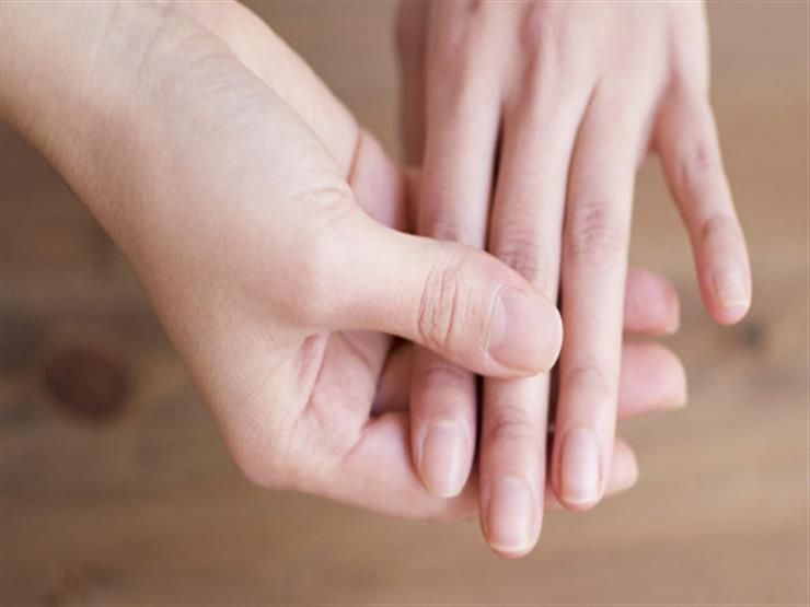 ما أسباب وأعراض التهاب مرقد الظفر؟