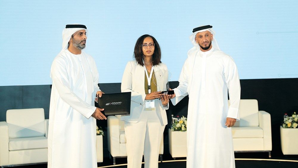 عبدالله آل حامد يُكرِّم المؤسسات المتميزة في تطبيقات الذكاء الاصطناعي