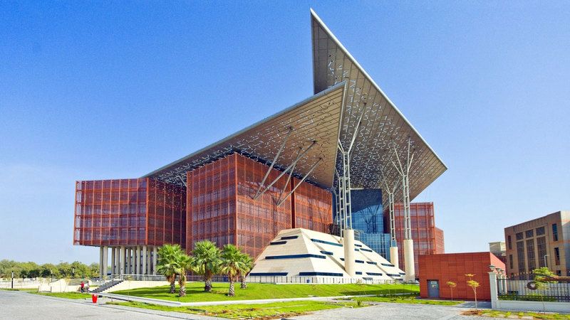 الامارات | بسيارة «مستعارة».. فتاة ترتكب مخالفات بـ 20 ألف درهم