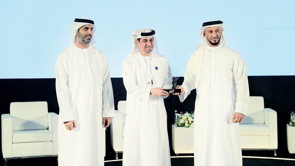 عبدالله آل حامد يُكرِّم المؤسسات المتميزة في تطبيقات الذكاء الاصطناعي