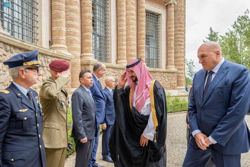 وزير الدفاع ونظيره الإيطالي يبحثان تعزيز التعاون في المجال الدفاعي