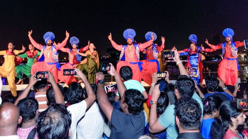 الامارات | احتفالات مهرجان الأضواء.. من السيف  إلى القرية العالمية