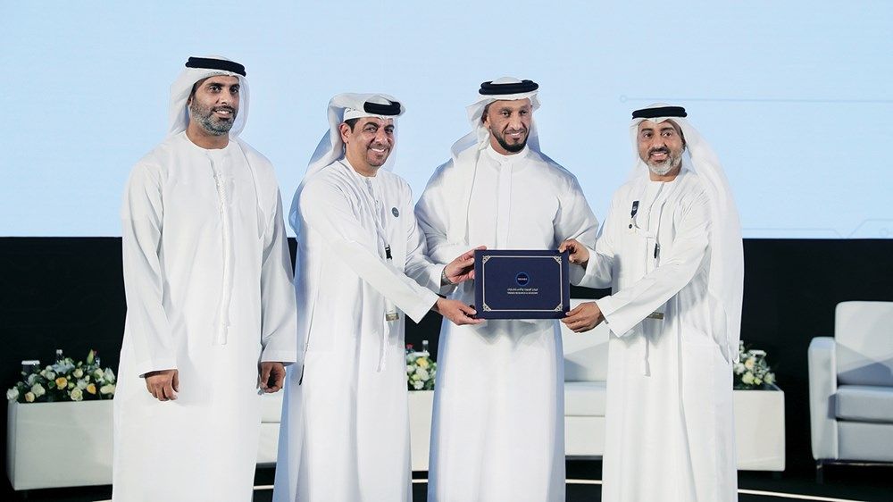 عبدالله آل حامد يُكرِّم المؤسسات المتميزة في تطبيقات الذكاء الاصطناعي